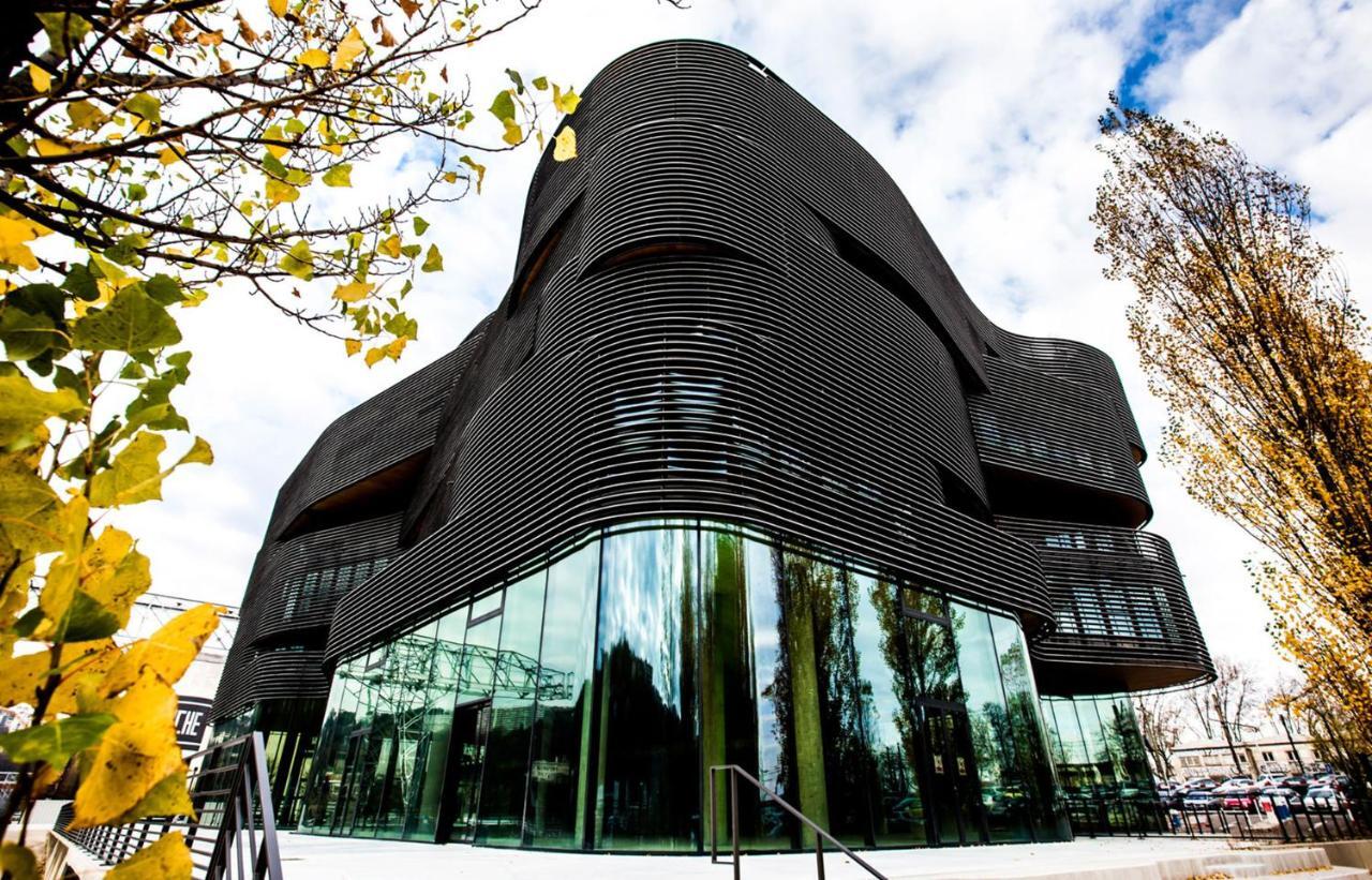Lyon Confluence - Duplex Au Calme Avec Parking Prive En Option
